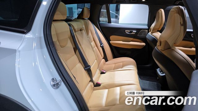 Volvo V60 Cross Country (II) B5 Ultimate AWD 2023 — фото 12