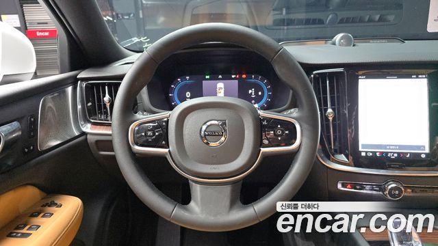 Volvo V60 Cross Country (II) B5 Ultimate AWD 2023 — фото 13