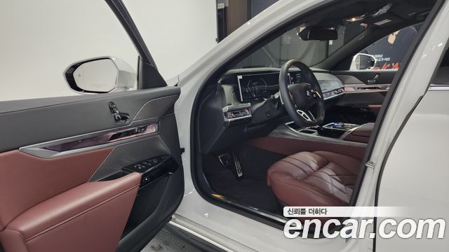 BMW 7 Series (G70) 740i xDrive M Sport 2024 — фото 10