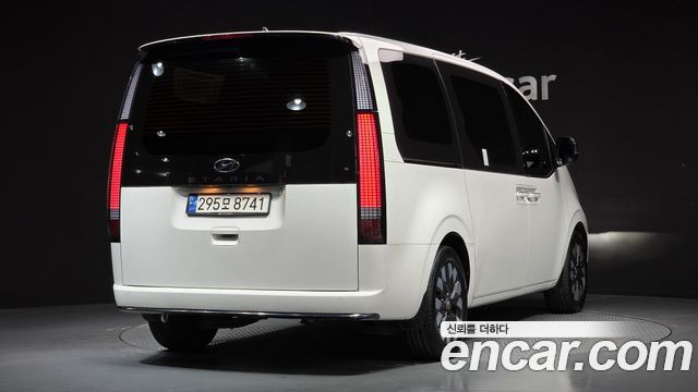 Hyundai Staria Lounge 9-Seater Prestige 2023 — фото 2