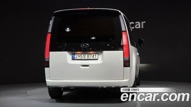 Hyundai Staria Lounge 9-Seater Prestige 2023 — фото 4