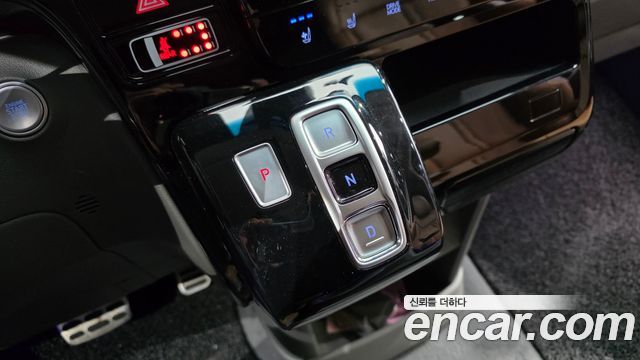 Hyundai Staria Lounge 9-Seater Prestige 2023 — фото 9