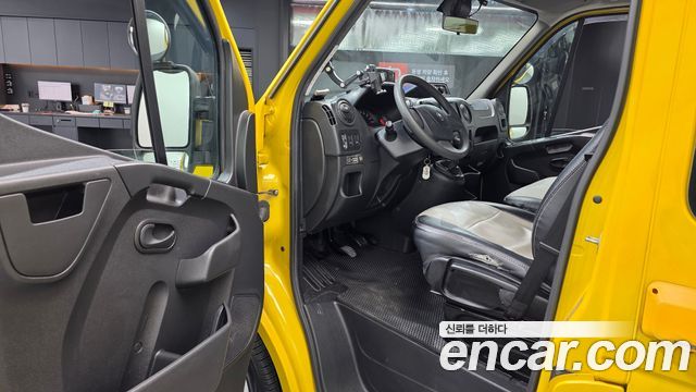 Renault Korea Master School Bus 13-Seater 2019 — фото 11