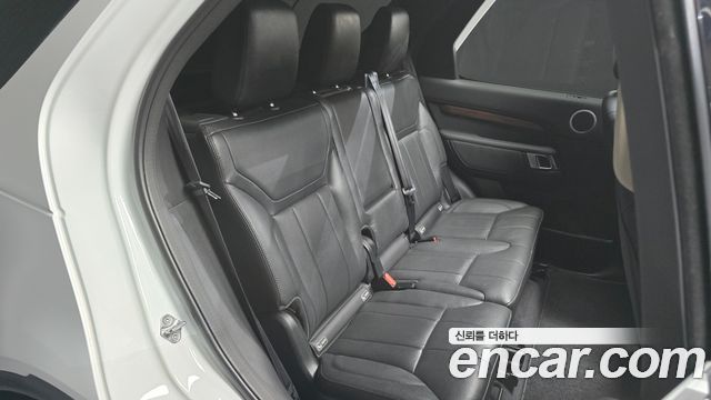 Land Rover Discovery 5 3.0 TD6 HSE 2017 — фото 12