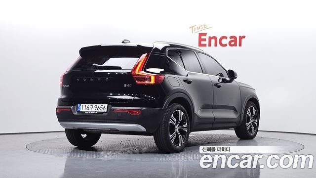 Volvo XC40 B4 Inscription 2022 — фото 2