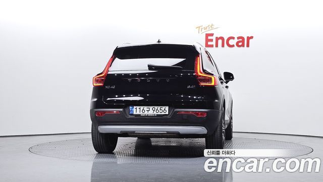 Volvo XC40 B4 Inscription 2022 — фото 4