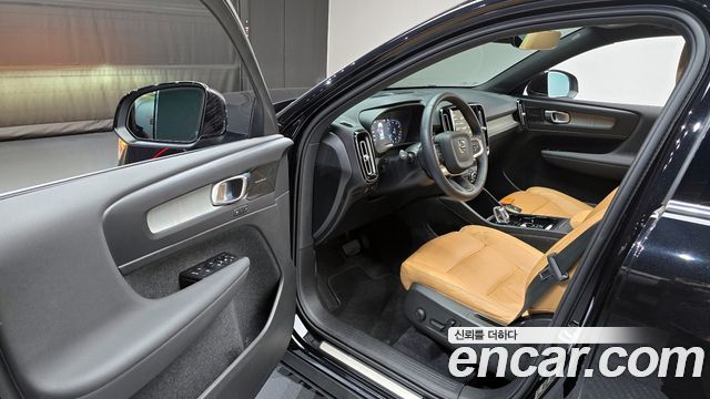 Volvo XC40 B4 Inscription 2022 — фото 15