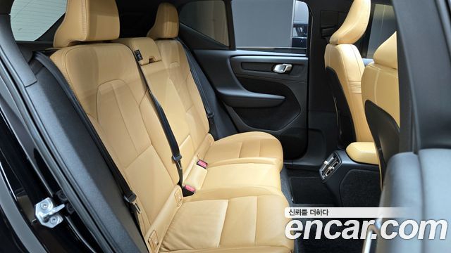 Volvo XC40 B4 Inscription 2022 — фото 16