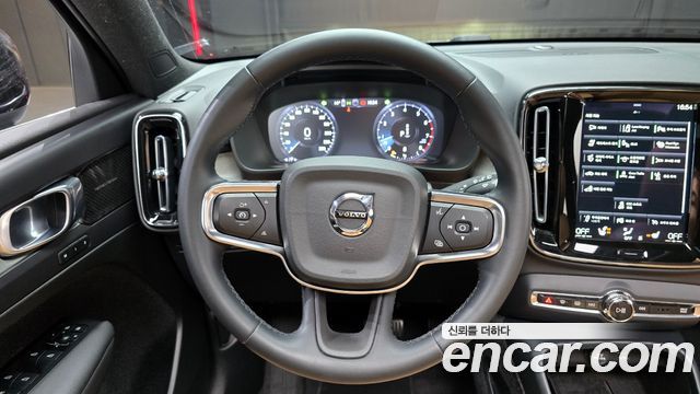 Volvo XC40 B4 Inscription 2022 — фото 17