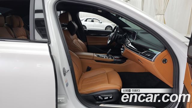 BMW 7 Series (G11) 740d xDrive M Sport 2018 — фото 11