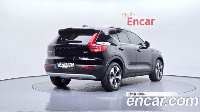 Volvo XC40 B4 Ultimate Bright 2023 — фото 2