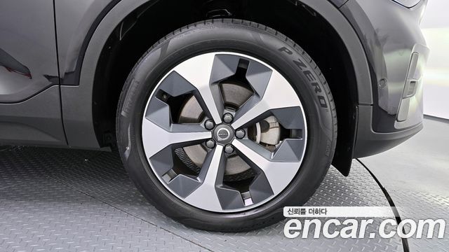 Volvo XC40 B4 Ultimate Bright 2023 — фото 5