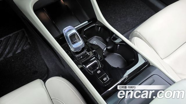 Volvo XC40 B4 Ultimate Bright 2023 — фото 9
