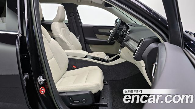 Volvo XC40 B4 Ultimate Bright 2023 — фото 10