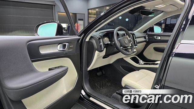 Volvo XC40 B4 Ultimate Bright 2023 — фото 11