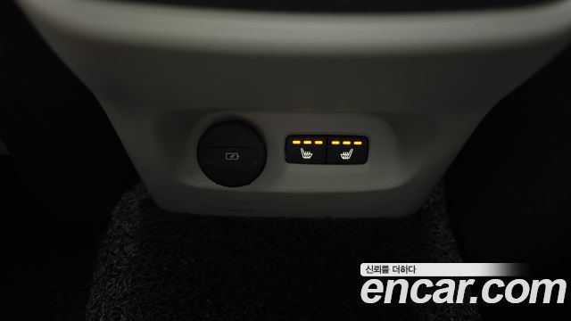 Volvo XC40 B4 Ultimate Bright 2023 — фото 16