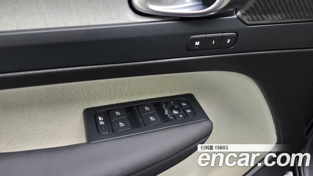 Volvo XC40 B4 Ultimate Bright 2023 — фото 17