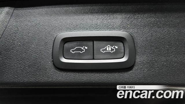 Volvo XC40 B4 Ultimate Bright 2023 — фото 19