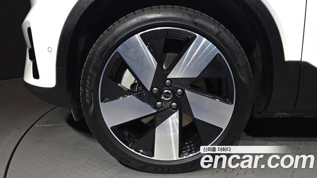 Volvo XC40 Recharge Twin Ultimate 2024 — фото 5