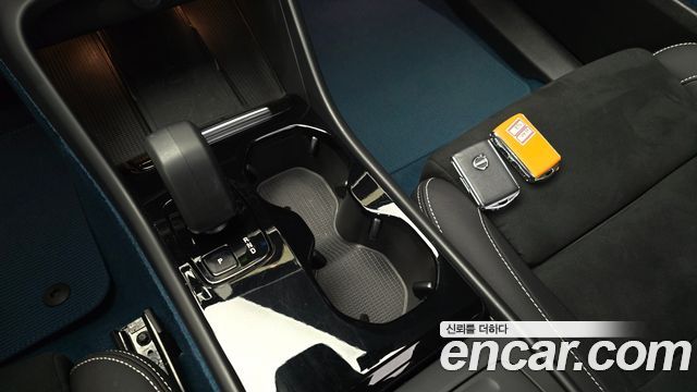 Volvo XC40 Recharge Twin Ultimate 2024 — фото 9