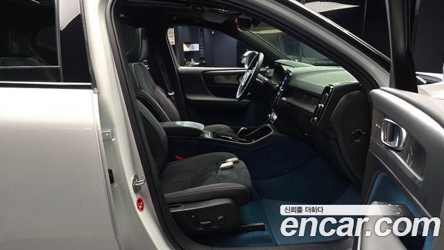 Volvo XC40 Recharge Twin Ultimate 2024 — фото 11