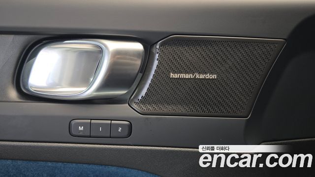 Volvo XC40 Recharge Twin Ultimate 2024 — фото 18