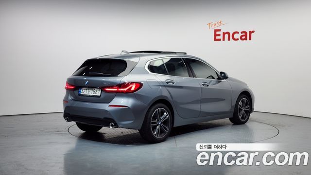 BMW 1 Series (F40) 120i Sports 2023 — фото 2