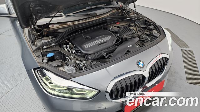 BMW 1 Series (F40) 120i Sports 2023 — фото 6