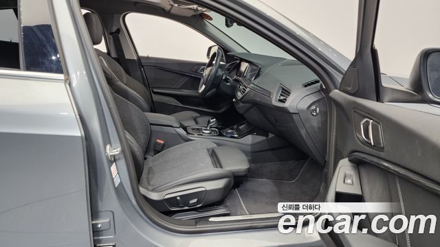 BMW 1 Series (F40) 120i Sports 2023 — фото 11