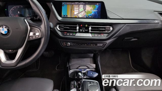 BMW 1 Series (F40) 120i Sports 2023 — фото 16