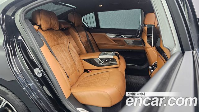 BMW 7 Series (G11) 740Li xDrive M Sport Package 2021 — фото 12