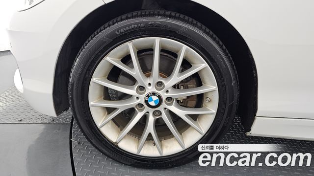 BMW 1 Series (F20) 118d Sport 5Door 2016 — фото 5