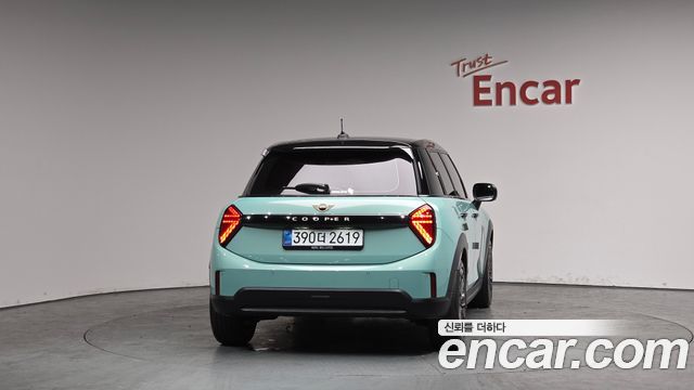 MINI Cooper C (IV) 5Door Essential 2025 — фото 4