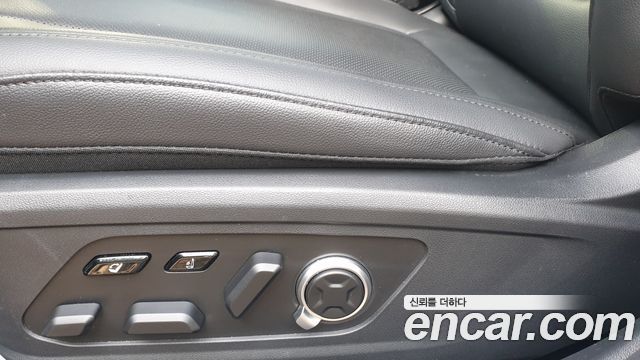 Hyundai Grandeur (GN7) 3.5 LPG 2WD (Taxi) Deluxe 2023 — фото 18