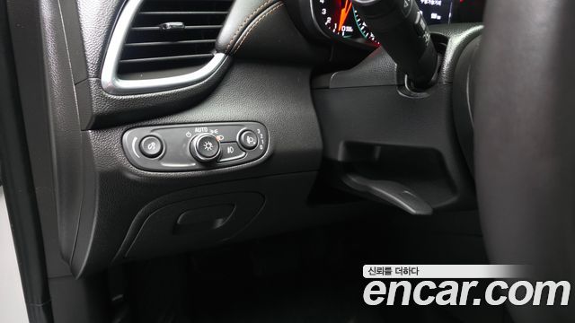 Chevrolet Trax 1.4 Premier 2020 — фото 17