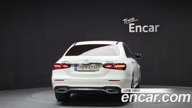 Mercedes-Benz E-Class (W213) E220d 4MATIC AMG Line 2023 — фото 4
