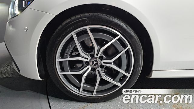 Mercedes-Benz E-Class (W213) E220d 4MATIC AMG Line 2023 — фото 5