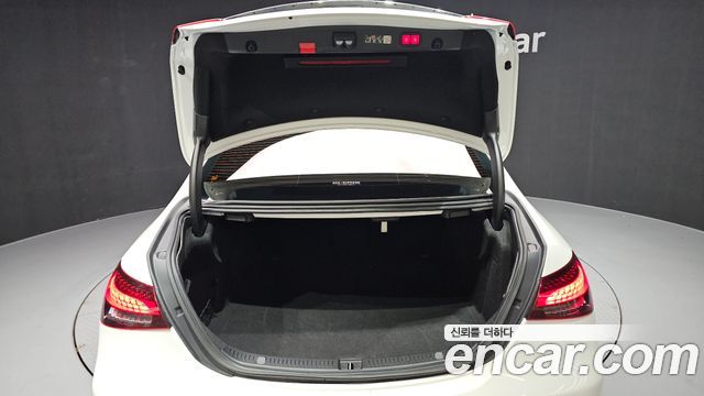 Mercedes-Benz E-Class (W213) E220d 4MATIC AMG Line 2023 — фото 24