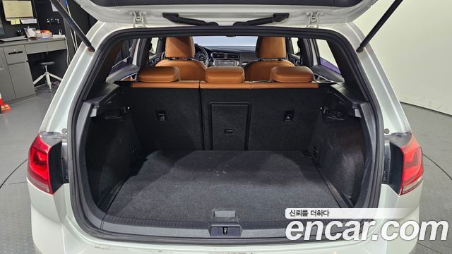 Volkswagen Golf (VII) 2.0 TDI 40th Edition 2015 — фото 20