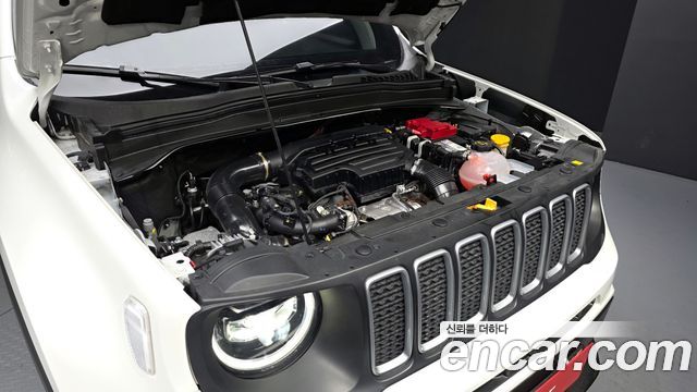 Jeep Renegade 1.3 Limited 2023 — фото 6