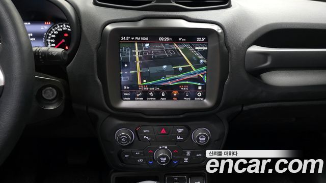 Jeep Renegade 1.3 Limited 2023 — фото 16