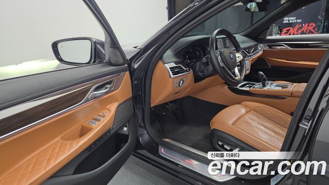 BMW 7 Series (G11) 745Le iPerformance Design Pure Excellence 2021 — фото 10
