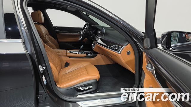 BMW 7 Series (G11) 745Le iPerformance Design Pure Excellence 2021 — фото 11