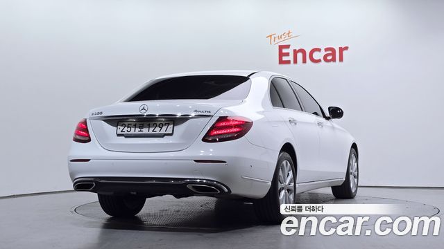 Mercedes-Benz E-Class (W213) E300 4MATIC Exclusive 2020 — фото 2