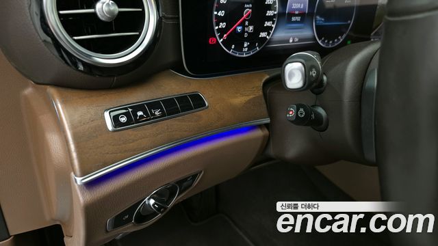 Mercedes-Benz E-Class (W213) E300 4MATIC Exclusive 2020 — фото 21