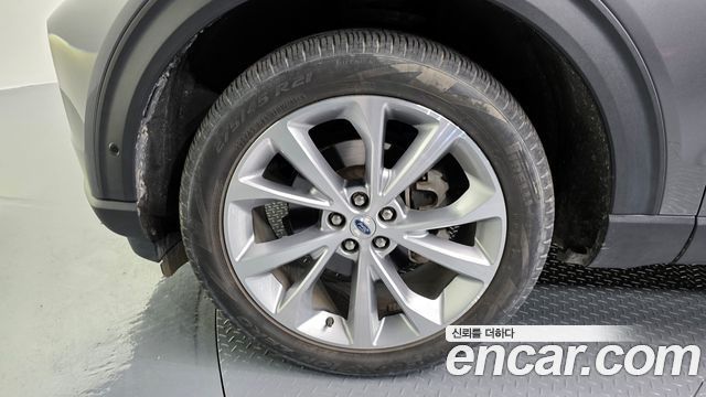 Ford Explorer (VI) 3.0 Platinum 4WD 2023 — фото 5