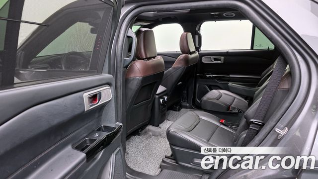 Ford Explorer (VI) 3.0 Platinum 4WD 2023 — фото 12