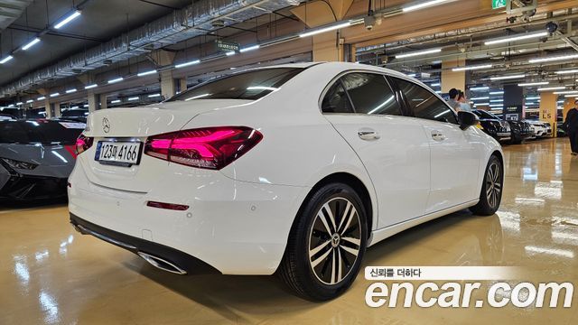Mercedes-Benz A-Class (W177) A220 Sedan 2021 — фото 2
