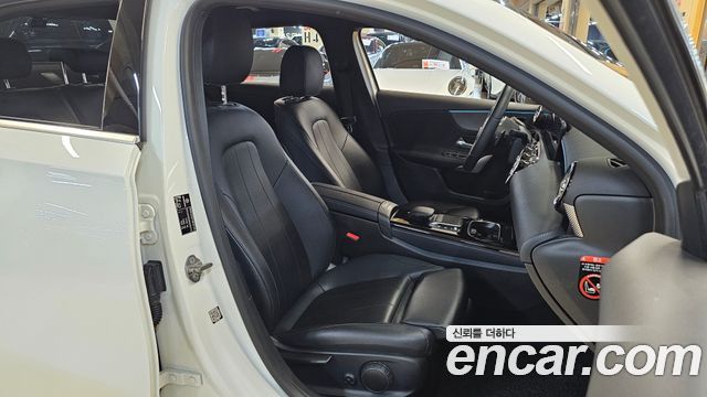 Mercedes-Benz A-Class (W177) A220 Sedan 2021 — фото 15