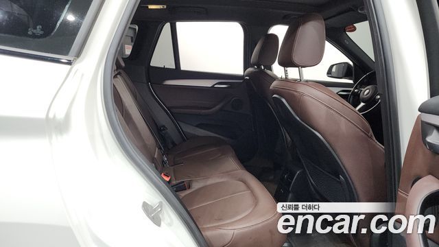 BMW X1 (F48) xDrive 20i M Sport 2021 — фото 16